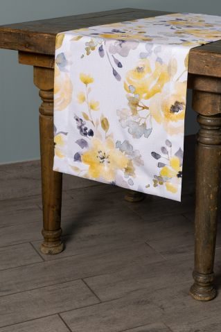 Specialty Lucia table runner